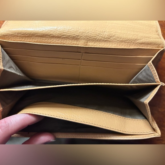 Chloé Nude Leather Long Wallet –  Luxury – Soft Leather, Gold-Tone Hardware - Picture 4 of 11